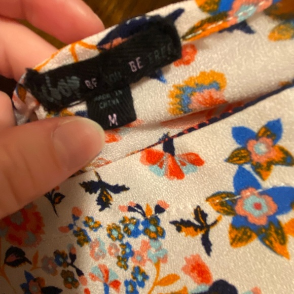 Size Medium Floral Print Romper - Perfect for Summer - Picture 6 of 8